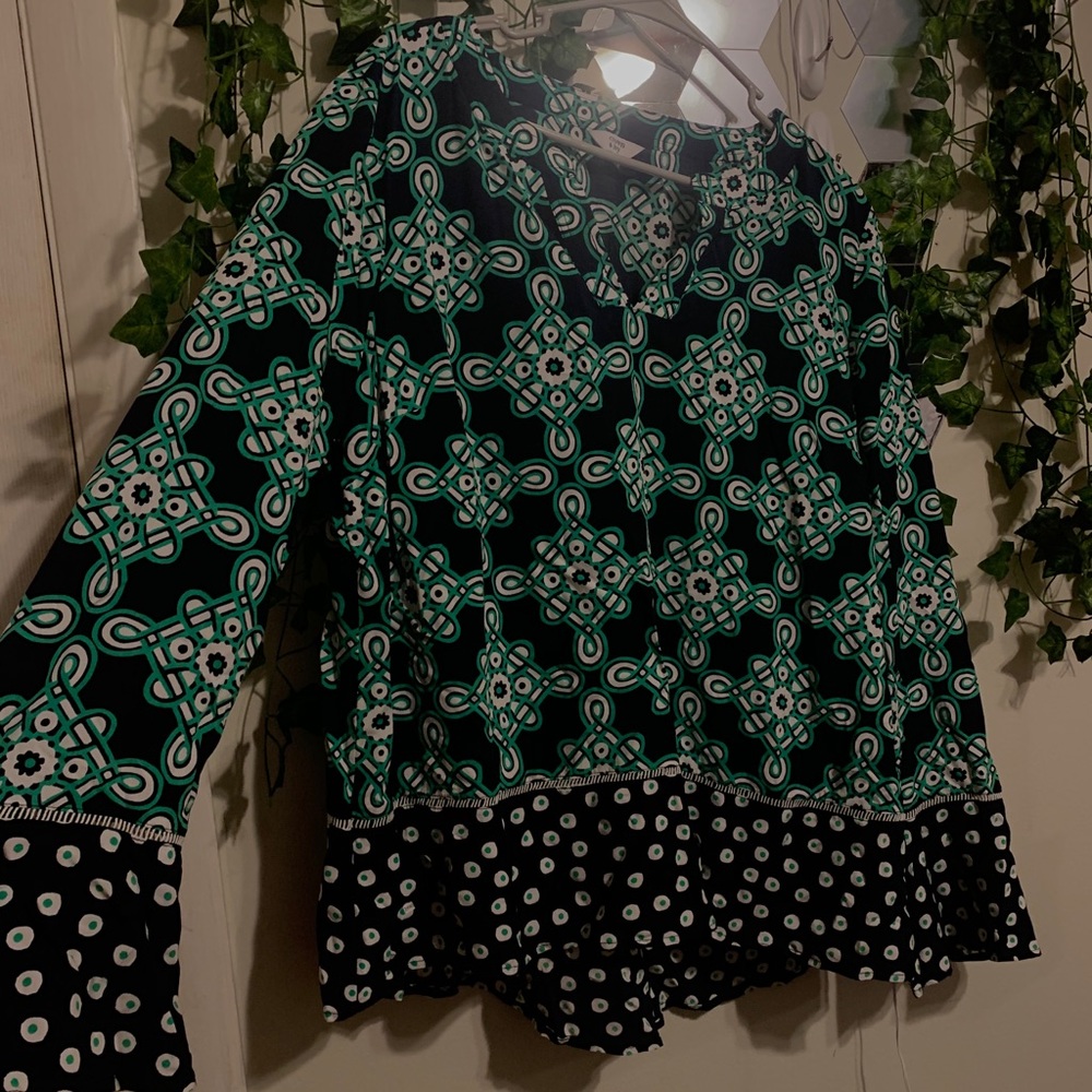 Crown & Ivy flowy blouse
